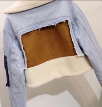 Load image into Gallery viewer, Shy